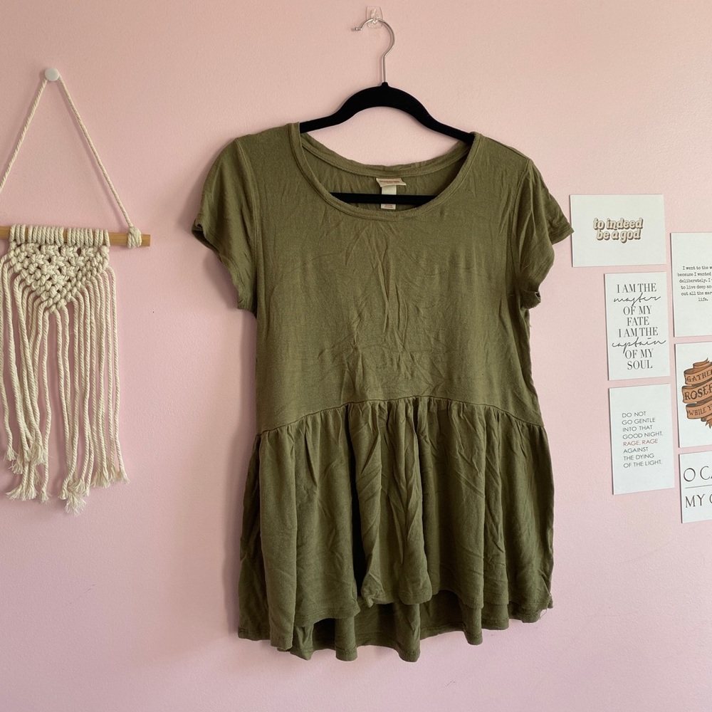 Cute green oversized peplum ruffle boho tee size medium/large